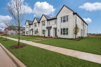 Building Photo - 1813 Summer Aura