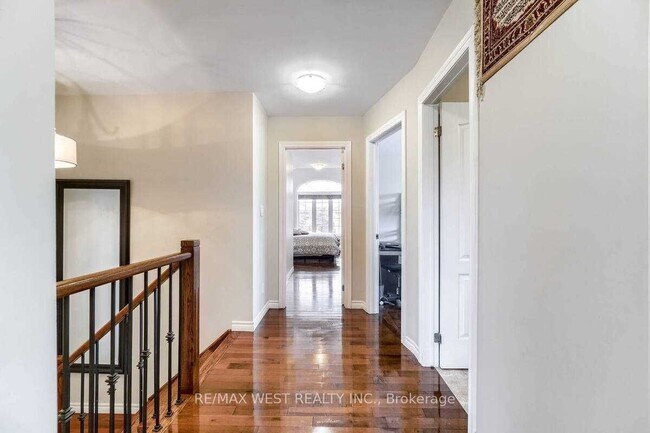 Photo du bâtiment - 1200 Langley Cir