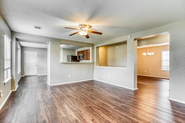Foto del edificio - 20619 Tayman Oaks Dr