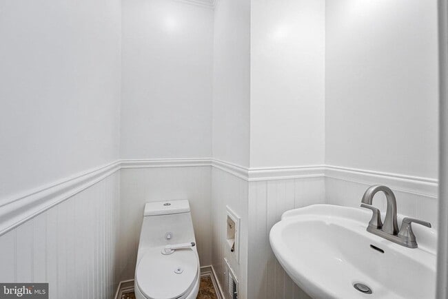 Foto del edificio - 8115 King Arthurs Ct