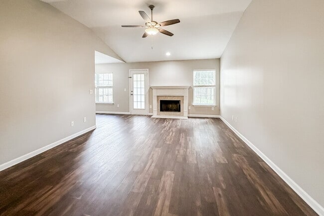Building Photo - 804 Birchmill Point N