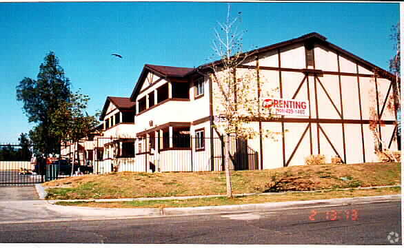 Building Photo - 16638 Valencia Ave