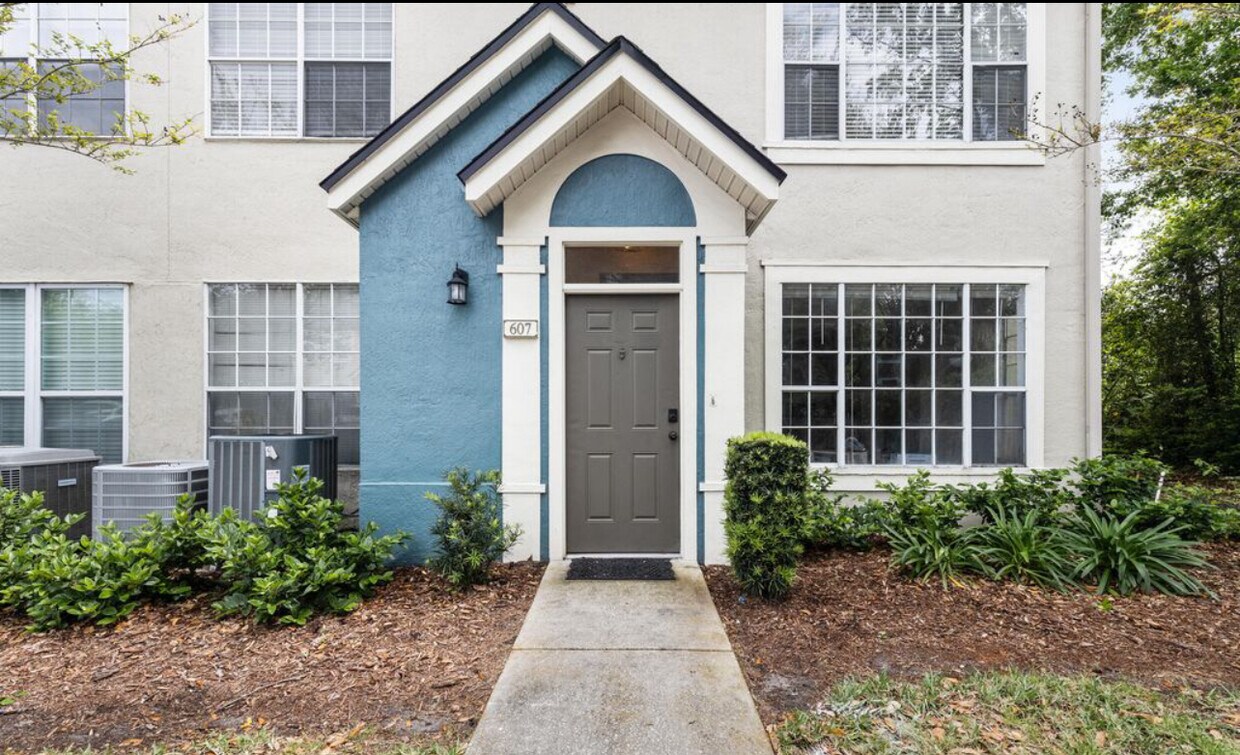 Foto principal - 13700 Richmond Park Dr N