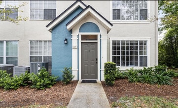 Building Photo - 13700 Richmond Park Dr N