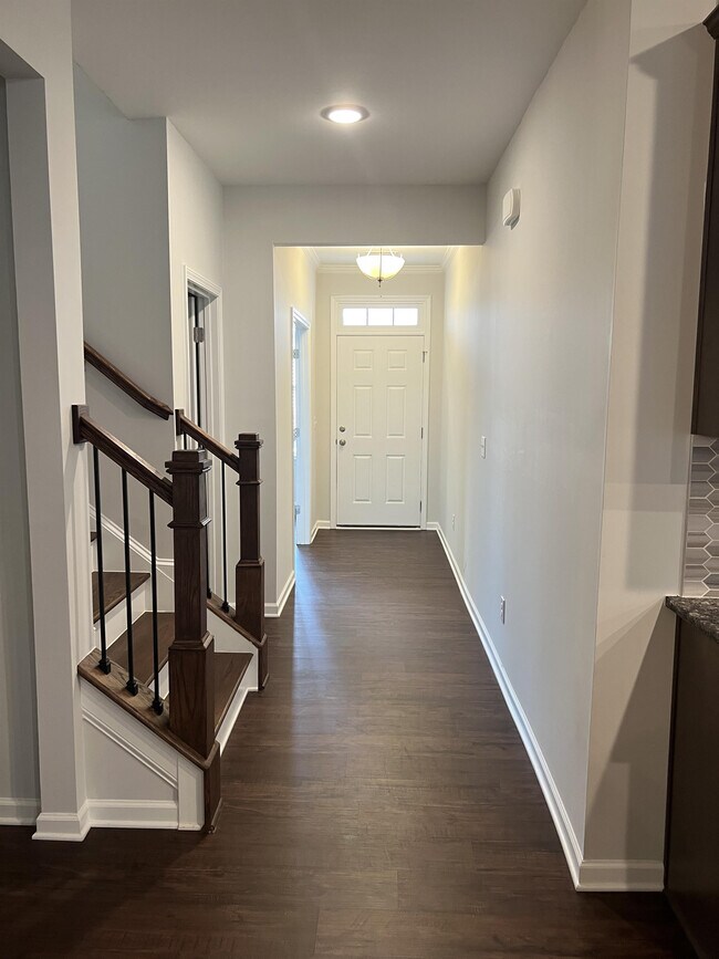 Foto del edificio - 728 Warlick Green Ln