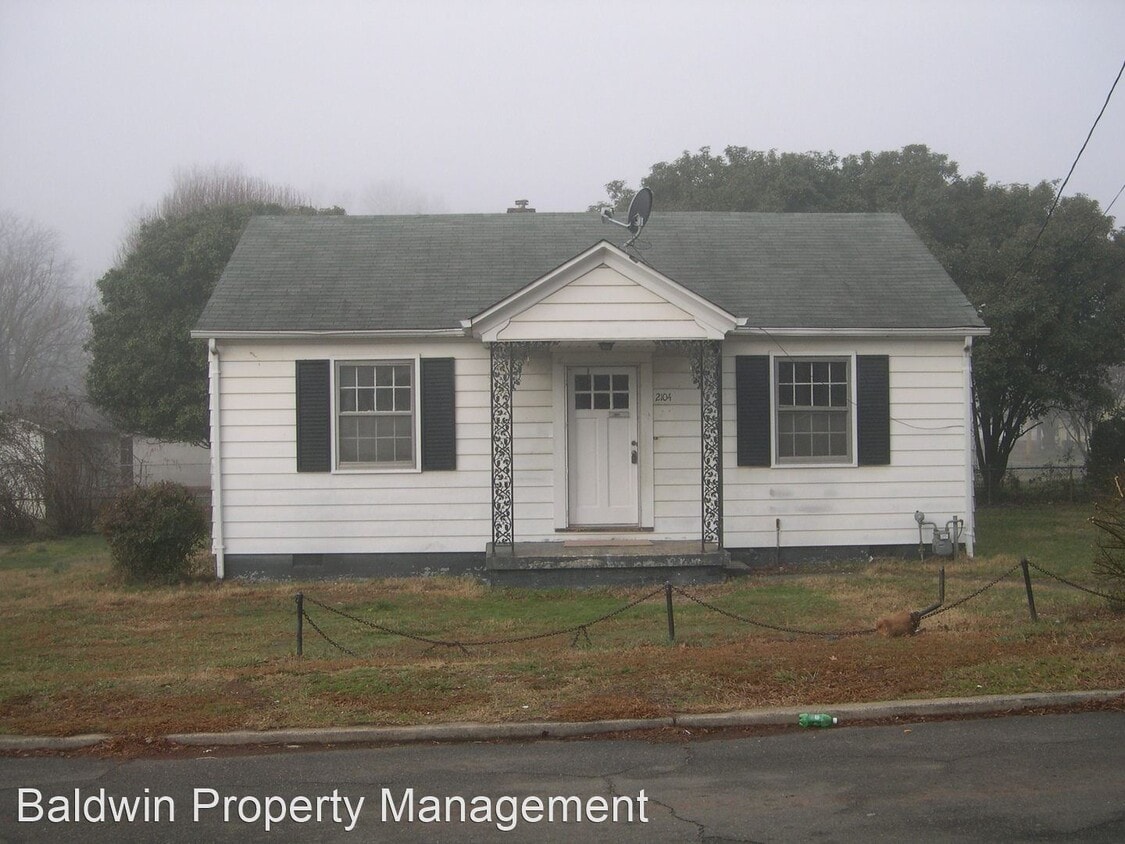 Primary Photo - 2 br, 1 bath House - 2104 HOOVER STREET