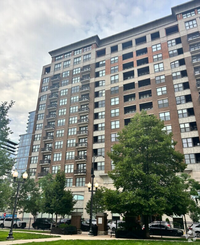Building Photo - 849 N Franklin St