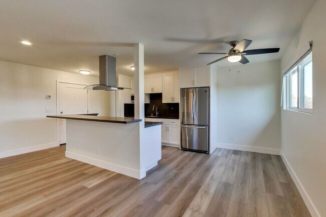 Foto del edificio - 1662 Hollenbeck Ave