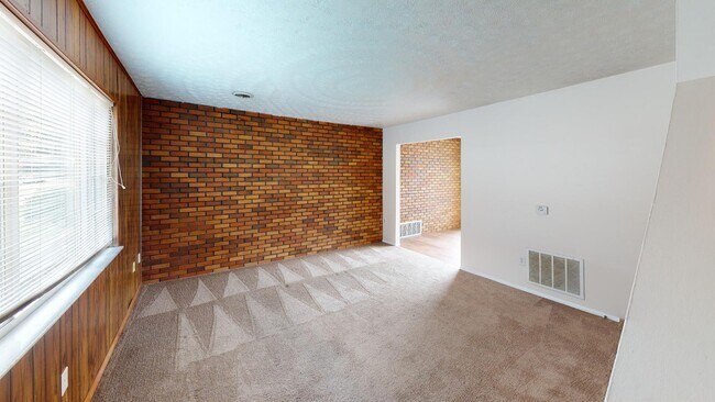 Building Photo - 5029 W Pea Ridge Rd