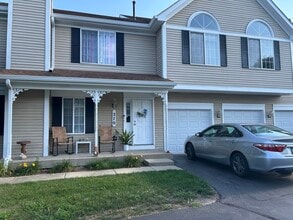 Building Photo - 270 Sandhurst Ln