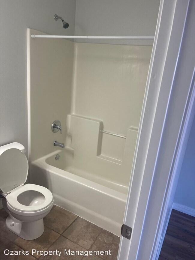 Building Photo - 3 br, 2 bath House - 240 TONI LANE UNIT A