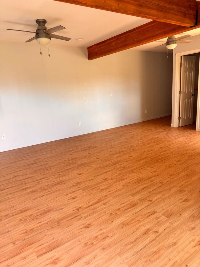 Foto del edificio - 2 Unfurnished Studios in Manoa Available!