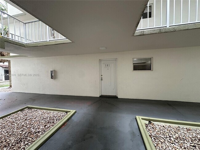 Building Photo - 4215 N University Dr