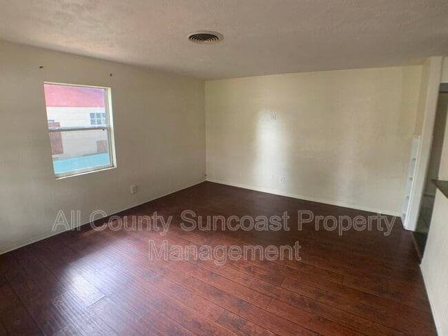 Building Photo - 7619 32nd Ave N