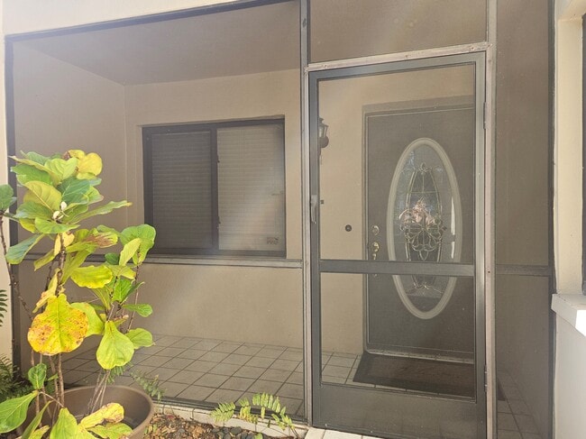 Foto del edificio - 5889 Sand Oak Dr