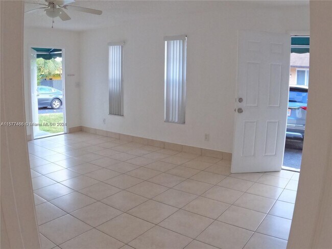 Foto del edificio - 1680 Harding St