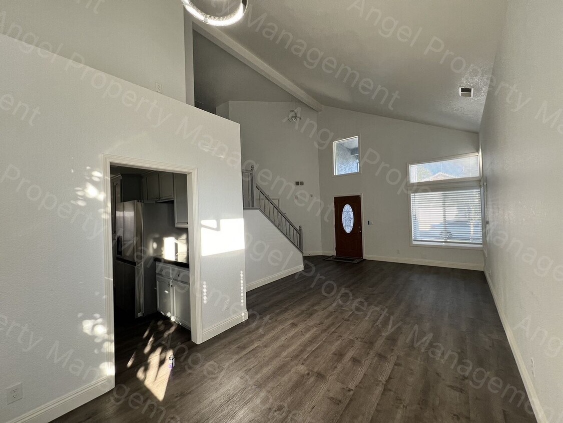 Foto principal - 5221 Moonlight Way