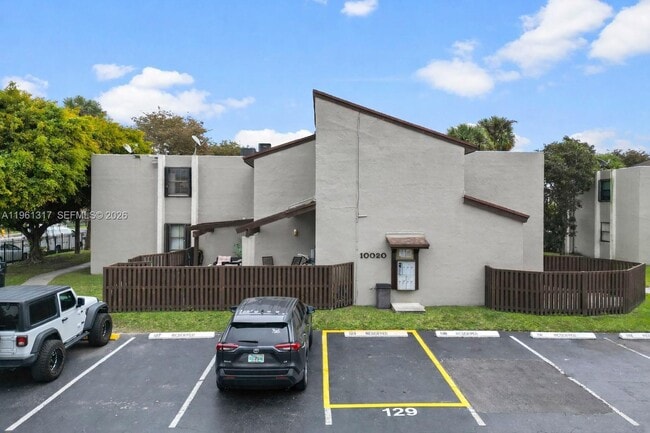 Building Photo - 10020 NW 9th St Cir