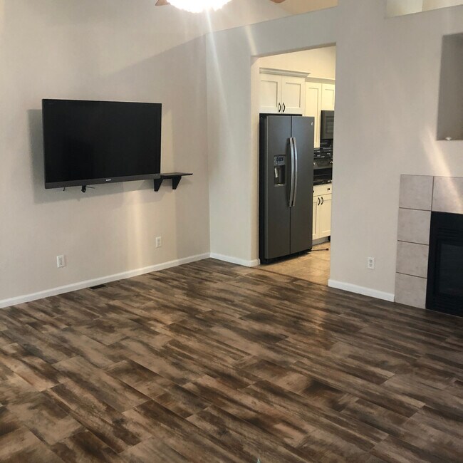 Foto del edificio - 3908 Cloverbrook Dr