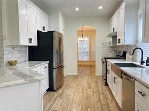Building Photo - 3907 Meadow Lilly Ln