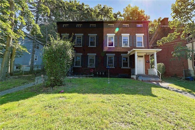 Building Photo - 95 Delafield St