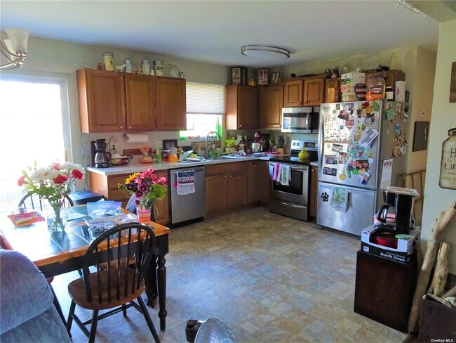 Building Photo - 61 Whittier Dr