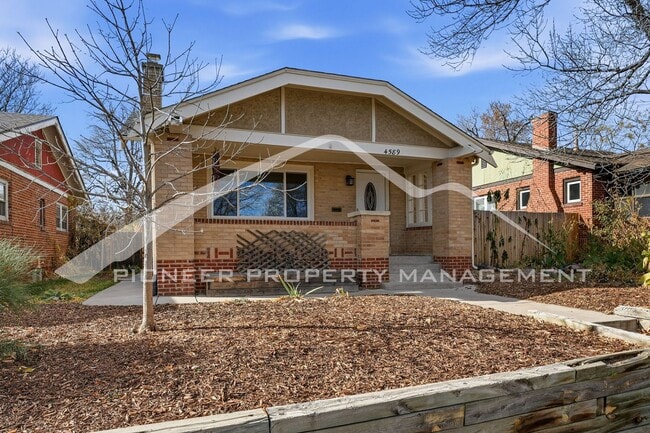 Building Photo - Charming Home with Washer/Dryer and Fenced Yard