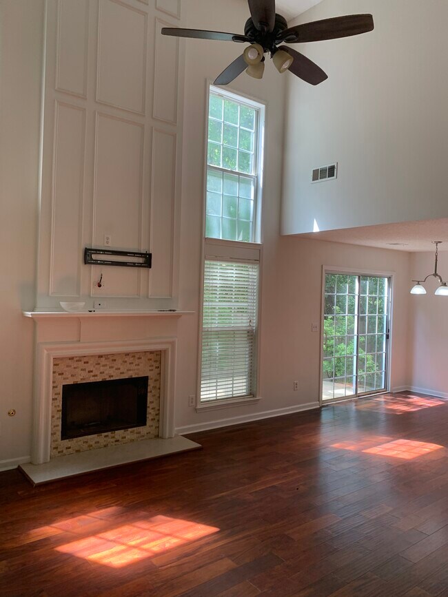 Foto del edificio - 635 Arncliffe Ct