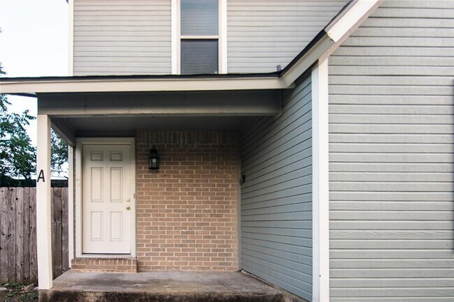Foto del edificio - 8807 Springmail Cir
