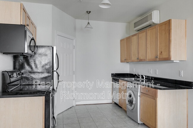 Photo - 1321 1/2 E. Main St. Apartment