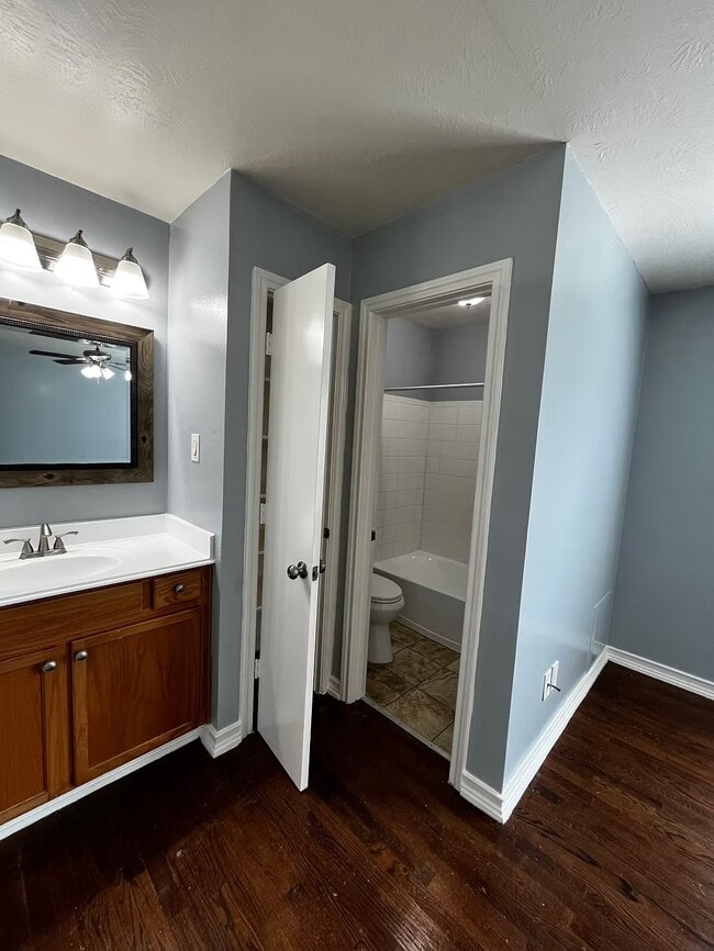 Building Photo - 1013 Ruthven St