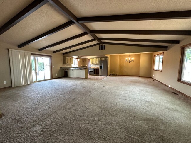 Building Photo - 17155 SW Elsner Road ~ Country Living, Clo...