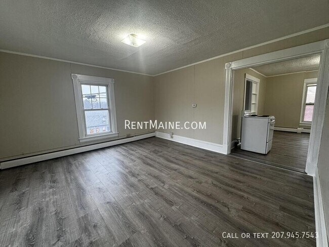 Foto del edificio - 26 Waterville Rd