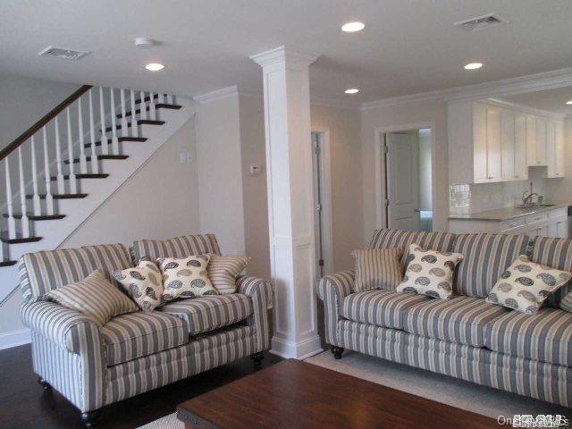 Building Photo - 76 Oregon St