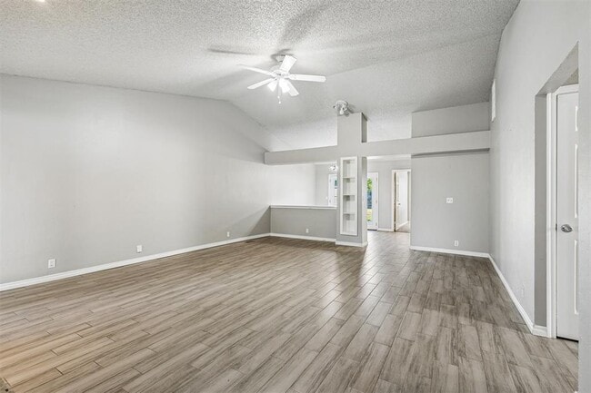 Building Photo - 217 Cypress Dr