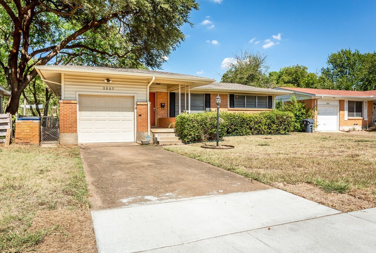 Primary Photo - 3/1.5 Updated Mid-Century Home in Casa View