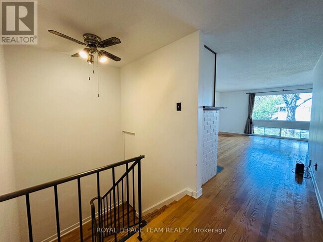 Building Photo - 23 Southview Crescent