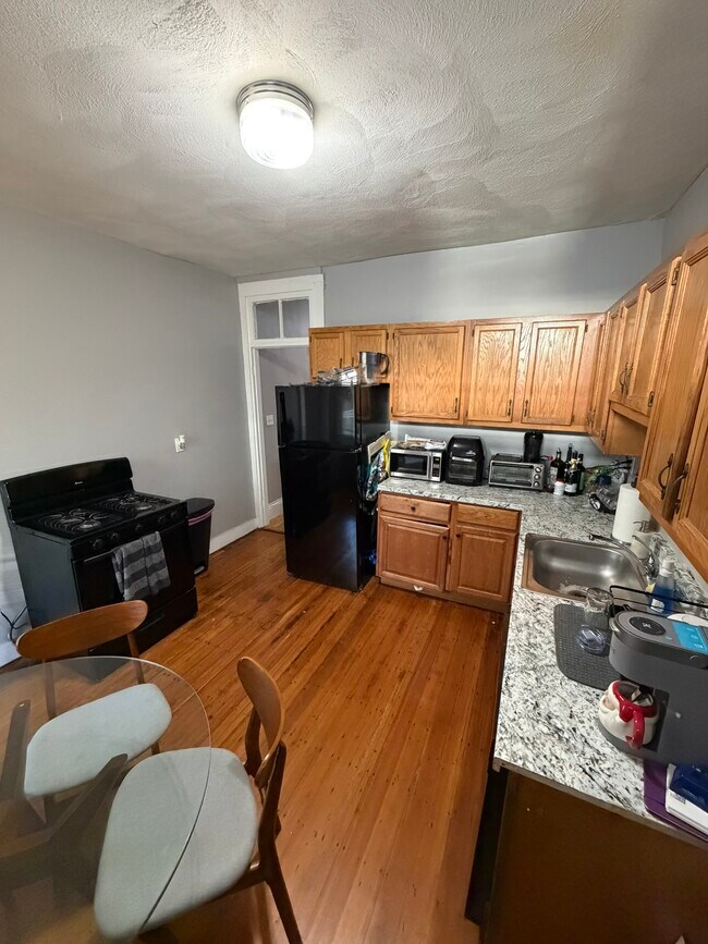 Foto del edificio - 121 Hillside St