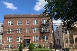 Vista frontal - 89 Montclair Ave