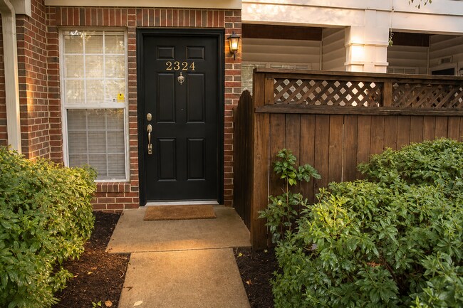 Foto del edificio - 2324 Henshaw Pl