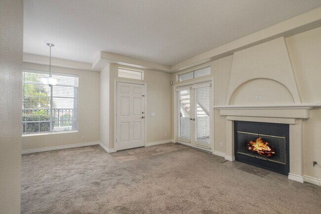 Foto del edificio - 2Bed/2Bath End Unit in Gated Community~ Ra...
