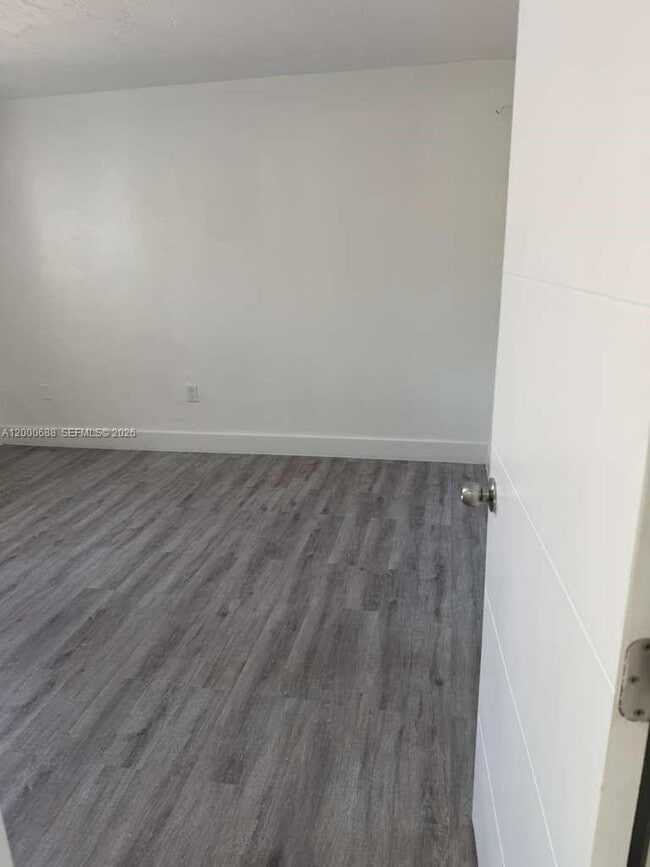 Foto del edificio - 2550 NE 182nd St