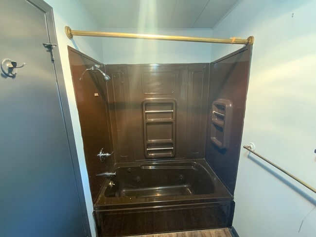 Building Photo - 211 Market St