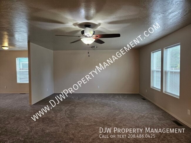 Building Photo - 4110 W Meadowpine St