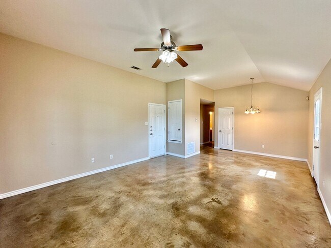 Building Photo - 4001 Cambridge Dr