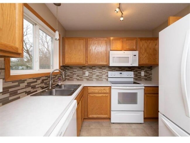 Building Photo - 16331 Timber Crest Dr SE