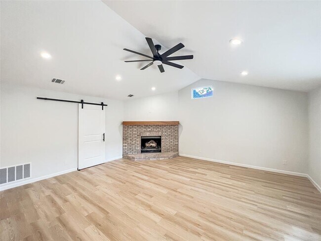 Building Photo - 7736 Croftwood Dr