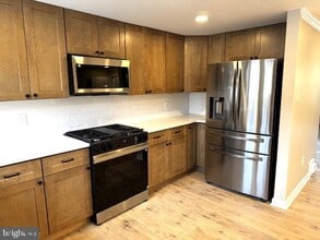 Building Photo - 251 Bannockburn Ave