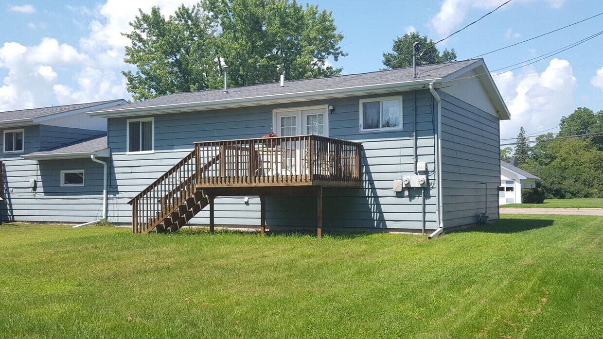 Building Photo - 2 Bedroom Duplex