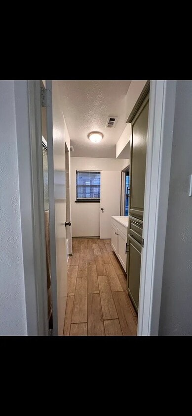 Foto principal - 356 Park Brook Dr